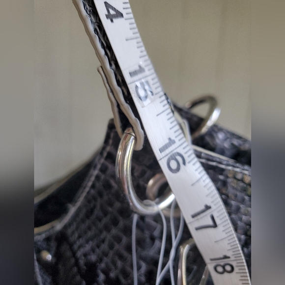 Women's gray and black faux snakeskin hobo Style bag with extra strap - Picture 7 of 13